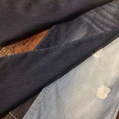 4.5oz 100% Cotton Denim Fabric with 32X32 Yarn Count and 58/60" Width for Soft Handfeeling Apparel